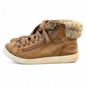 Vintage Womens Ugg Sneakers SZ 9